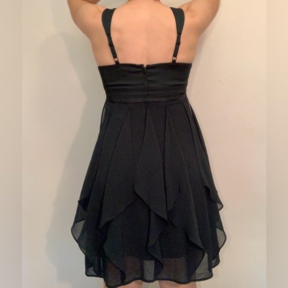 RW&CO. Forest Green Flowy Dress - Picture 2 of 7